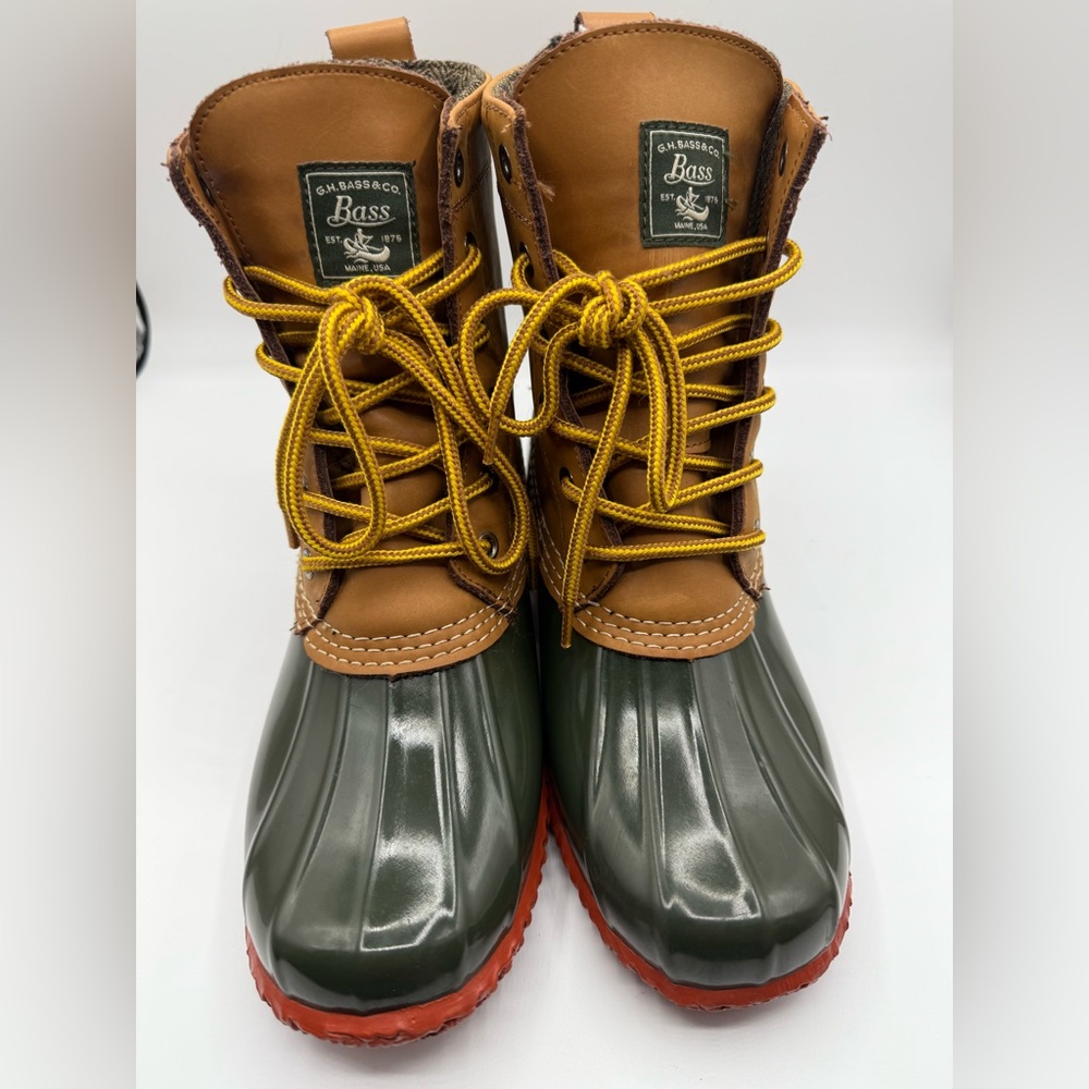 G.H. Bass & Co. Green and Brown Lace-Up Boots